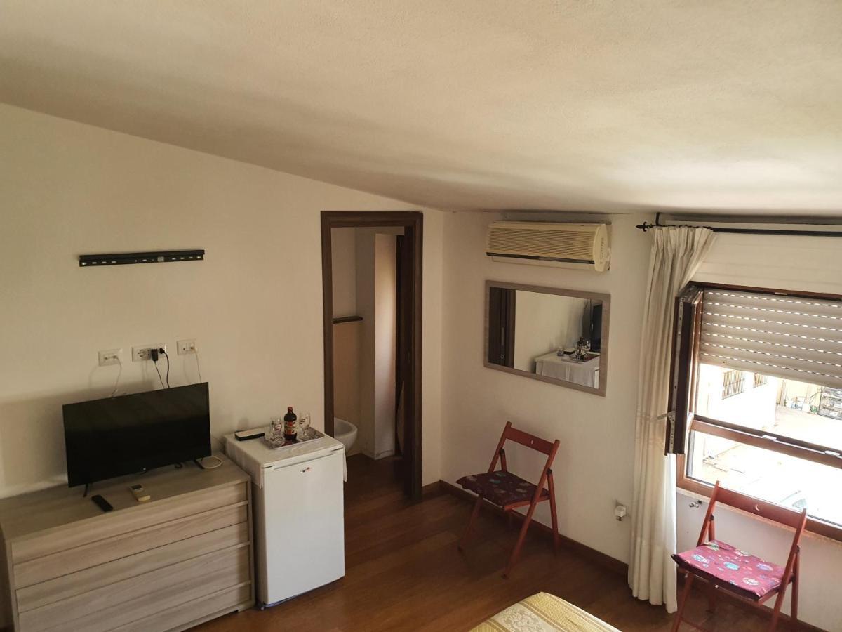 B&B La Terrazza Асемини Екстериор снимка